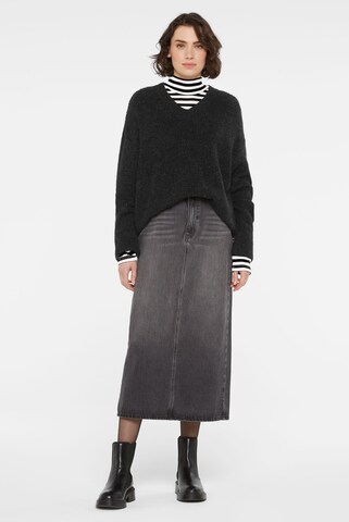 SENSES.THE LABEL Sweater in Black