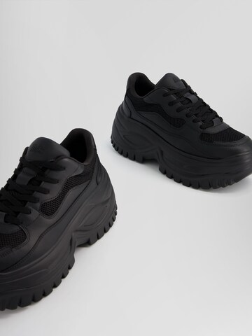 Sneaker bassa di Bershka in nero