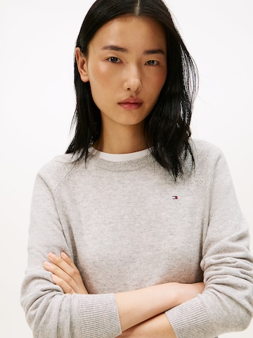 TOMMY HILFIGER Sweater in Grey