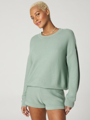 A LOT LESS Sweater 'Naja' in Green: front