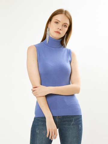 Influencer Sweater in Blue: front