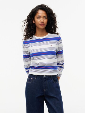 Tommy Jeans Тениска 'ESS' в бяло: отпред