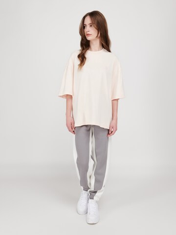 LYCATI exclusive for ABOUT YOU Shirt 'Vanilla Saturn' in Pink