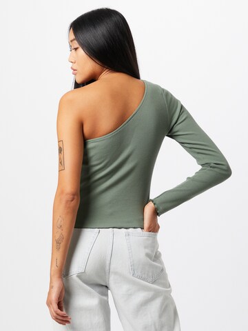 Tricou 'Janni' de la Gina Tricot pe verde