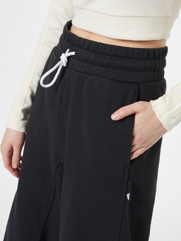 Wide leg Pantaloni sportivi di ADIDAS SPORTSWEAR in nero