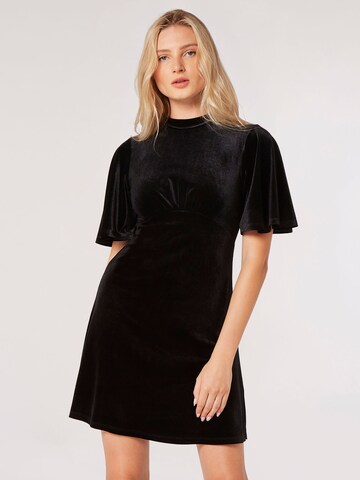Robe de cocktail Apricot en noir : devant