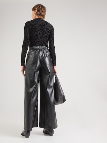 ABOUT YOU Široke hlačnice Hlače 'Fenna' | črna barva