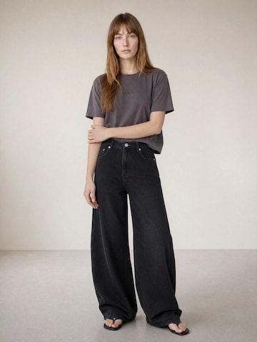 T-shirt 'The Alexi Logo T-shirt - Dark Grey' ARMIE en gris