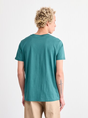ALPHA INDUSTRIES Футболка в Зеленый