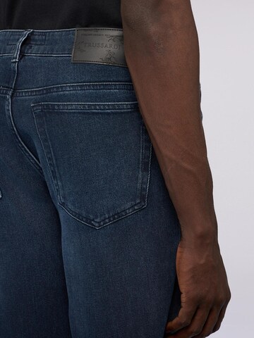 Coupe slim Jean Trussardi en bleu