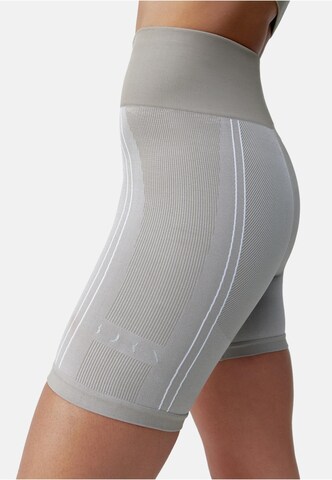 Born Living Yoga Slimfit Sporthose 'Cara' in Grün