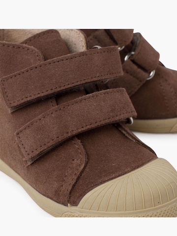 Pisamonas - Botas en marrón