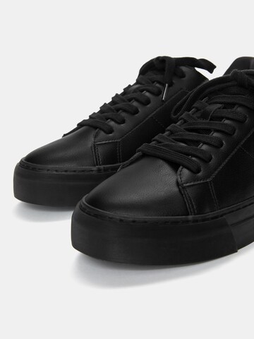 Sneaker bassa di Pull&Bear in nero