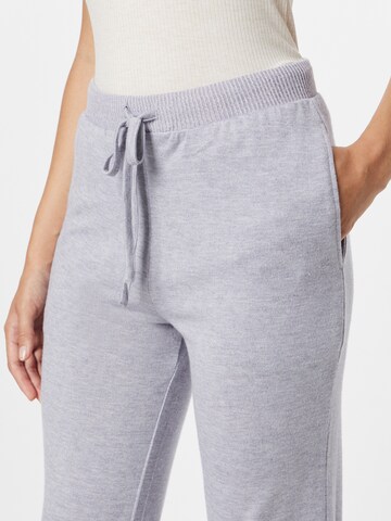 TRIUMPH Дънки Tapered Leg Панталон пижама в сиво