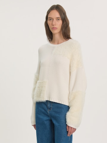 Pull-over 'Cara' EDITED en beige : devant