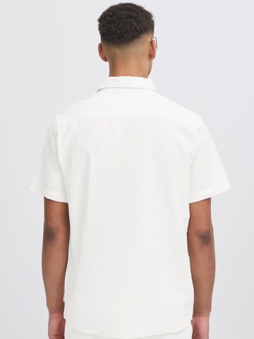 INDICODE JEANS - Ajuste regular Camisa 'Monk' en blanco
