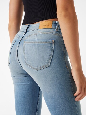 Coupe slim Jean Bershka en bleu