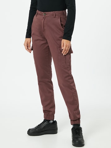 Urban Classics Tapered Cargo Pants in Red: front