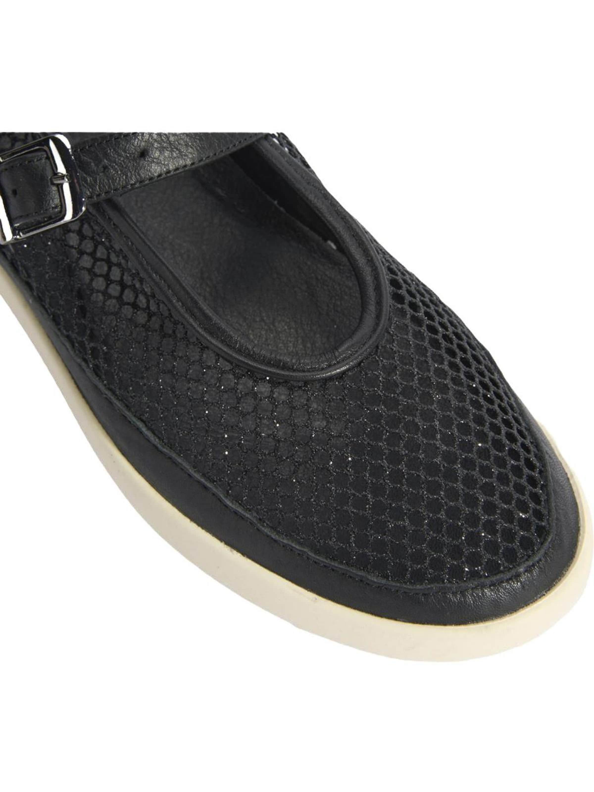 Desa Classic Flats 'Slip-Ons' in Black