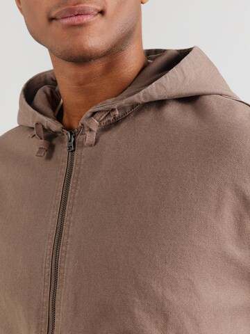 GAP Tussenjas in Bruin