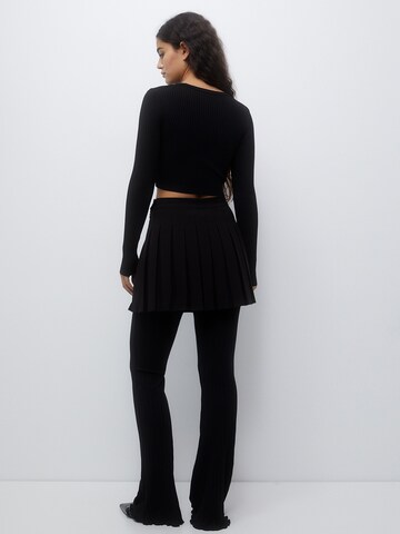 Pulover de la Pull&Bear pe negru