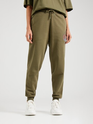 Tapered Pantaloni di FCBM in verde: frontale