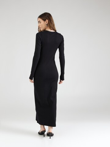 Rochie 'Essential' de la Rebirth Studios pe negru