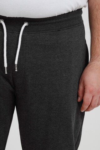 !Solid Tapered Trousers 'TAMBERT' in Grey