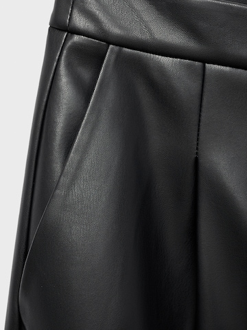 Wide Leg Pantalon à pince 'RIGA' MANGO en noir