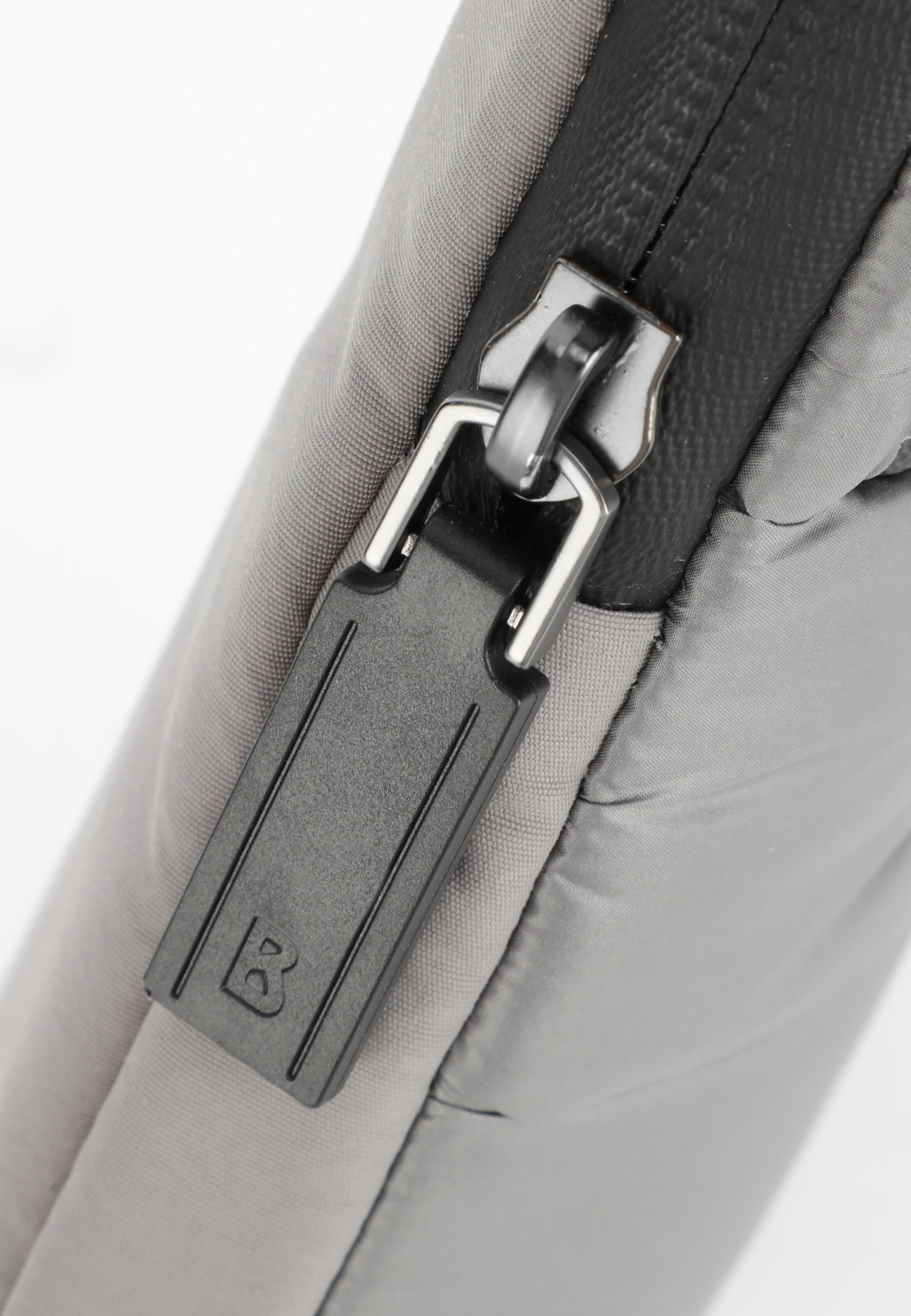 Borsa a tracolla 'Monarch Skyler' di BOGNER in grigio