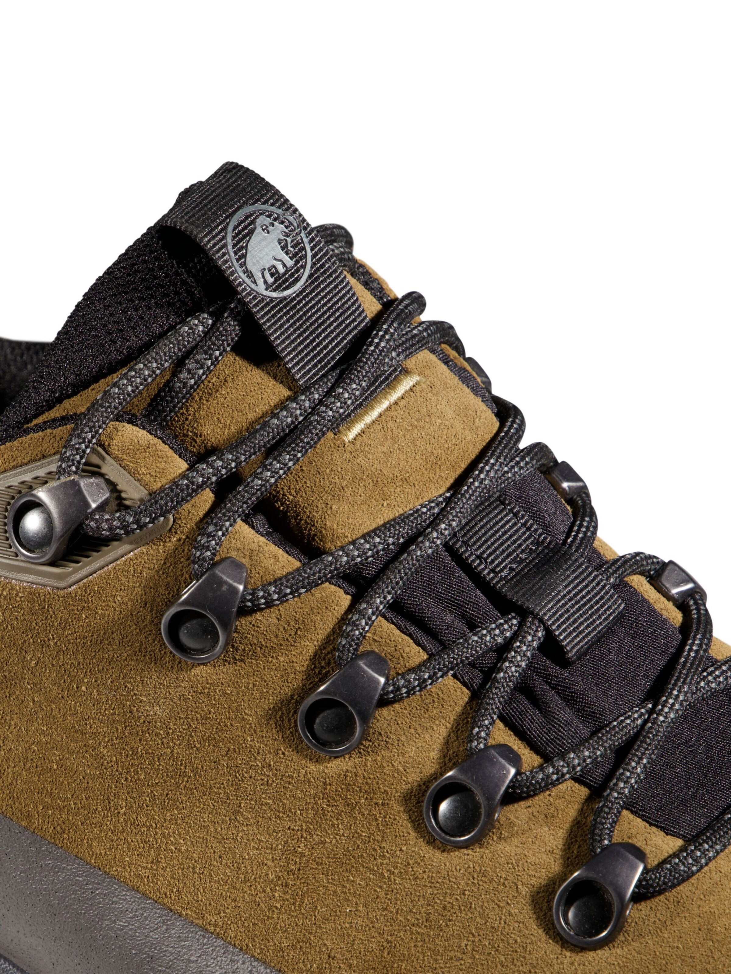 MAMMUT Flats in Brown