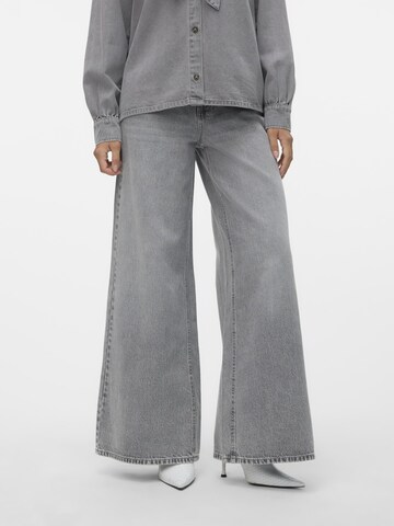 VERO MODA Wide leg Jeans 'ANNET' in Grey: front