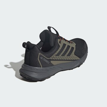 Chaussure basse 'Tracefinder 2' ADIDAS TERREX en vert