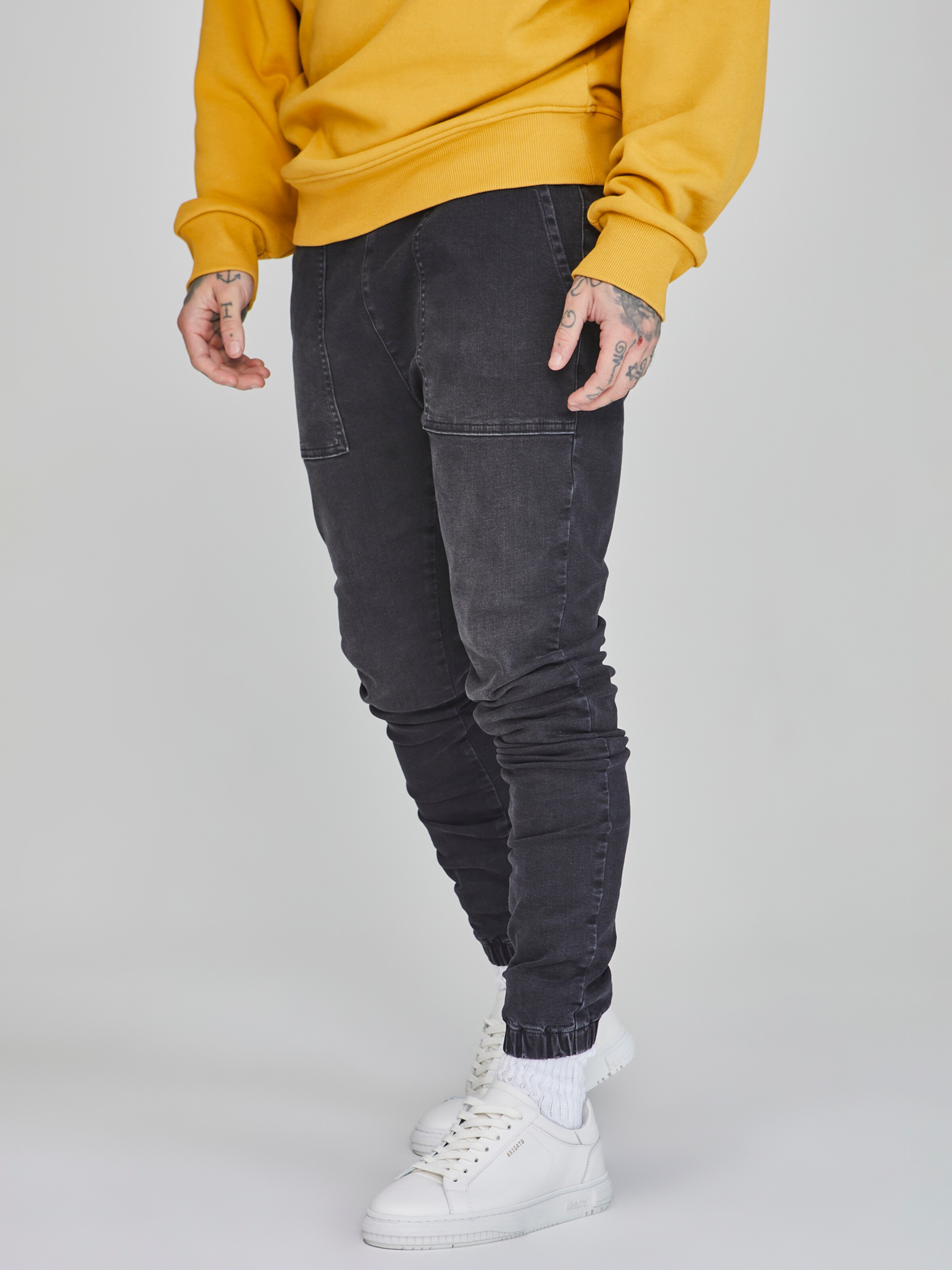 SikSilk Tapered Pantaloni in Nero ABOUT YOU