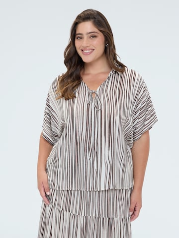 Fiorella Rubino Blouse in Bruin: voorkant