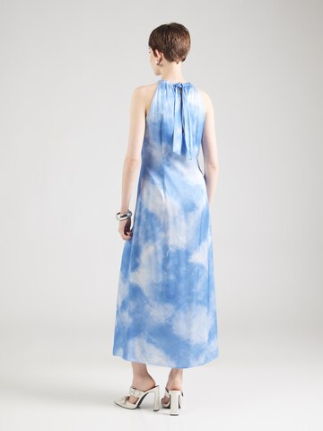 Rochie de la Sisley pe albastru