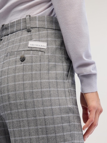 Pantaloni di Trussardi in grigio
