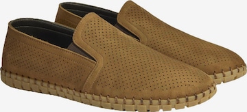 Chaussure basse 'Slip-Ons' Desa en marron : devant