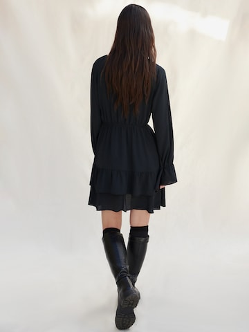 Robe 'Liliana' A LOT LESS en noir