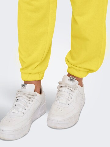 ONLY - Tapered Calças 'DIANA' em amarelo