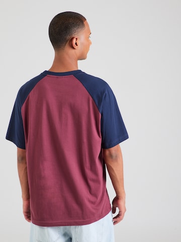 Tricou 'De College' de la Iriedaily pe roșu