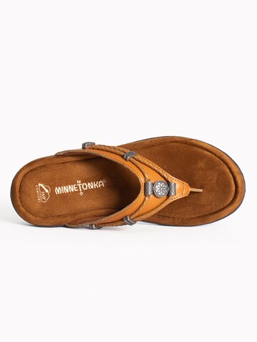 Minnetonka Teenslipper 'Silverthorne360' in Bruin