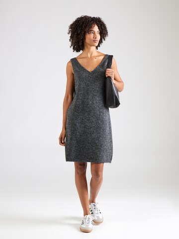 PIECES Трикотажное платье 'PCJESSA' в Серый: спереди