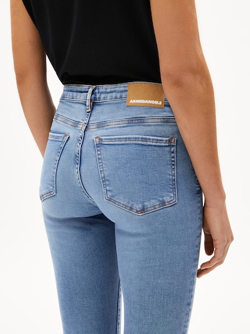 Skinny Jeans 'Tillaa' di ARMEDANGELS in blu: frontale