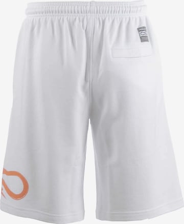 Lyle & Scott Regular Shorts in Weiß