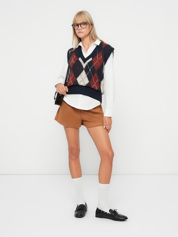 ONLY Regular Shorts 'ONLINA' in Braun