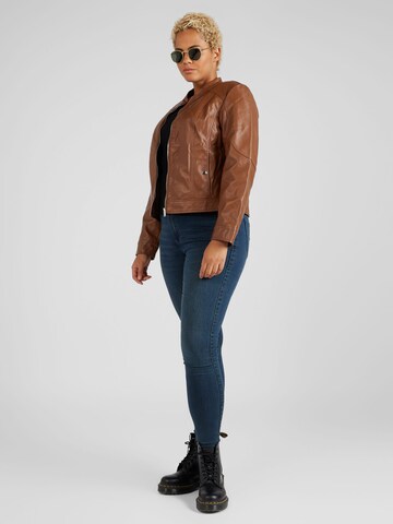 Vero Moda Curve Jacke 'SIA' in Braun