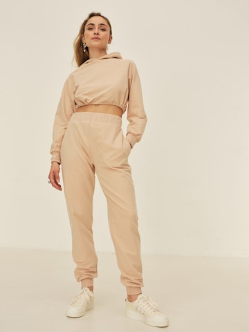 ABOUT YOU x Sofia Tsakiridou Regular Broek 'Nora' in Beige