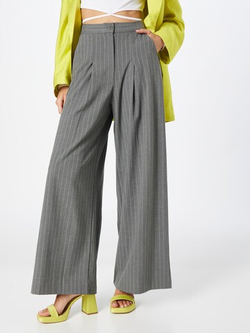 Wide Leg Pantalon à pince Oval Square en gris : devant