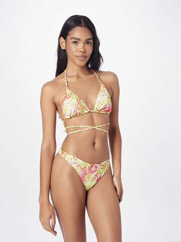 Triunghi Sutien costum de baie 'Marrakesh' de la Hunkemöller pe verde